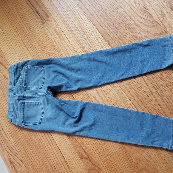 Old Navy girl's jeans size S(6-7)🦋 - Picture 4 of 4